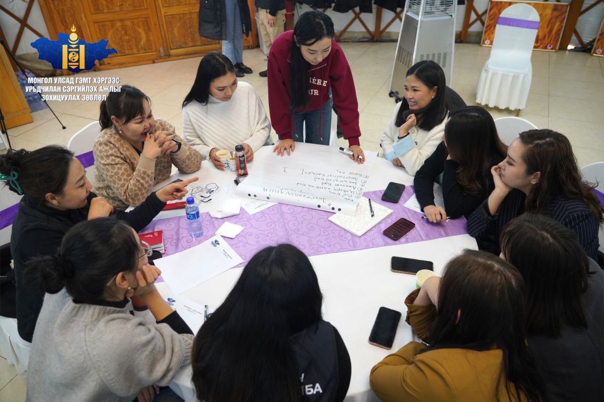 ЖЕНДЭРИЙН МЭДРЭМЖТЭЙ МЭДЭЭЛЭХ НЬ” СУРГАЛТ БОЛЖ БАЙНА