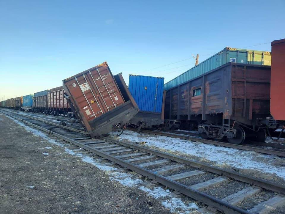 Төмөр замын осол дахин гарч ГУРВАН ВАГОН замаас гарч галт тэрэгтэй мөргөлджээ