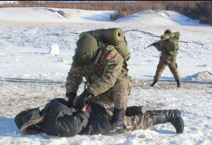 Зэвсэгтэй оргож, ууланд бүгсэн цэргүүдийг баривчиллаа