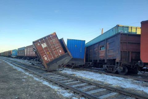 Төмөр замын осол дахин гарч ГУРВАН ВАГОН замаас гарч галт тэрэгтэй мөргөлджээ