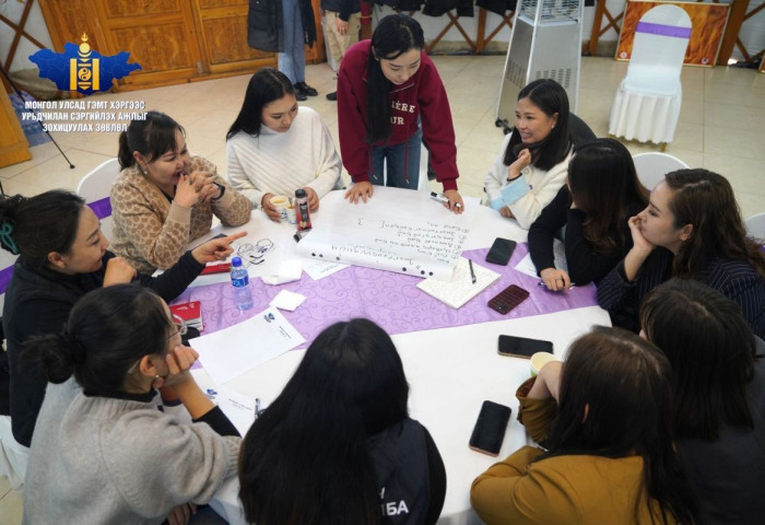 ЖЕНДЭРИЙН МЭДРЭМЖТЭЙ МЭДЭЭЛЭХ НЬ” СУРГАЛТ БОЛЖ БАЙНА