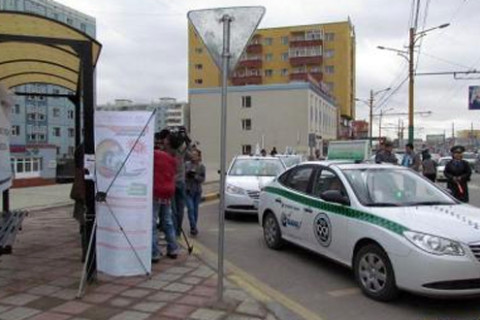 Бүдүүлэг жолооч нараас нь халшраад таксинд суухаас дөлдөг боллоо