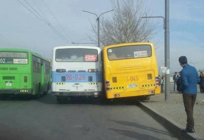 Зорчигч тээврийн автобусны жолооч осол гаргасаар байна